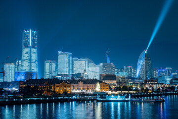 神奈川県横浜市大さん橋から見たみなとみらいの全館点灯した夜景