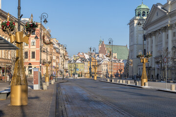 La vieille ville de Varsovie, vue de la Place Royale Baroque reconstruit (Plac Zamkowy) dans la vieille ville historique - Stare Miasto - quart de Varsovie, Pologne. - obrazy, fototapety, plakaty
