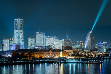 神奈川県横浜市大さん橋から見たみなとみらいの全館点灯した夜景