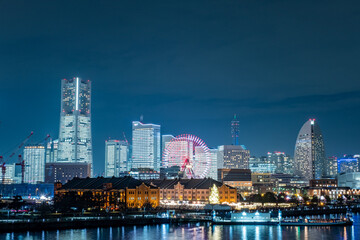 Fototapeta na wymiar 神奈川県横浜市大さん橋から見たみなとみらいの全館点灯した夜景