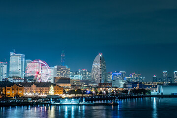 神奈川県横浜市大さん橋から見たみなとみらいの全館点灯した夜景