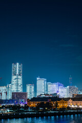 Naklejka premium 神奈川県横浜市みなとみらいのビルが全館点灯した夜景