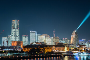Naklejka premium 神奈川県横浜市みなとみらいのビルが全館点灯した夜景