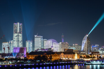 Fototapeta premium 神奈川県横浜市みなとみらいのビルが全館点灯した夜景