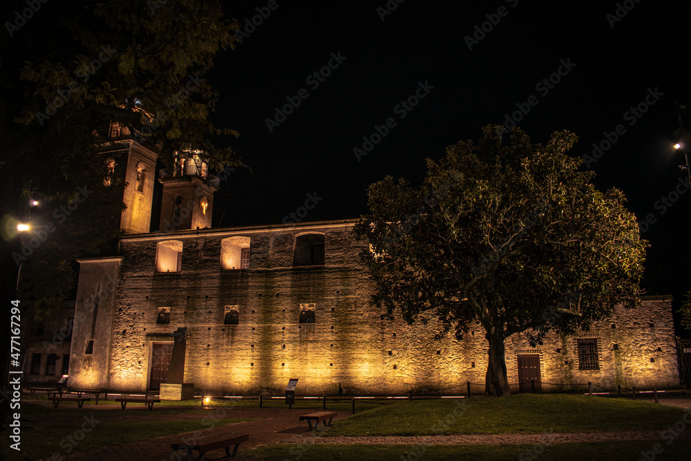 Wall mural Colonia de Sacramento church at night