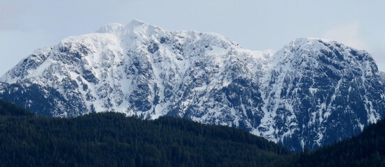 Obraz premium Golden Ears mountains in British Columbia