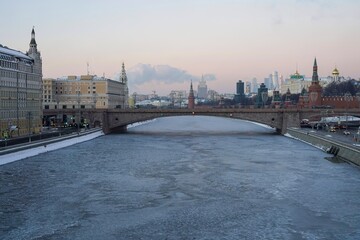 Obraz premium Dawn above the moskva River