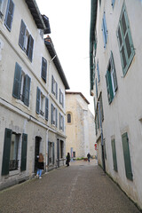 san juan de luz calle estrecha con casas típicas 4M0A9426-as21