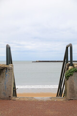 san juan de luz playa escaleras paseo marítimo pueblo vasco francés francia  4M0A9482-as21