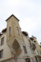 Fototapeta na wymiar san juan de luz casa señorial castillo con torre calle pueblo vasco francés francia 4M0A9647-as21