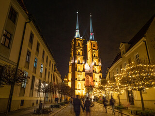 Fototapeta na wymiar Wrocław Poland City Shape Twin Towers during Night 