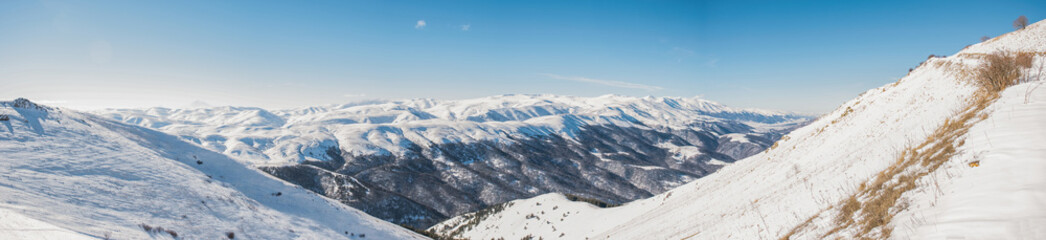 Fototapeta na wymiar beautiful panorama of the mountains in winter
