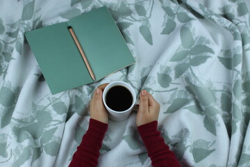 Obraz premium Female with coffee, winter concept