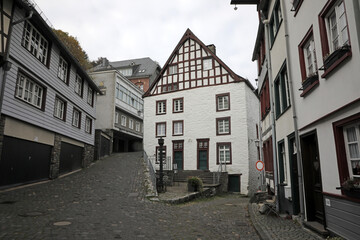 Fototapeta na wymiar Monschau - Wunderschöne idyllische Stadt in der Eifel (Deutschland)