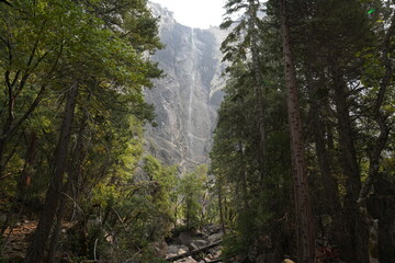 カリフォルニア州　ヨセミテ国立公園　ブライダルベイル滝　散策