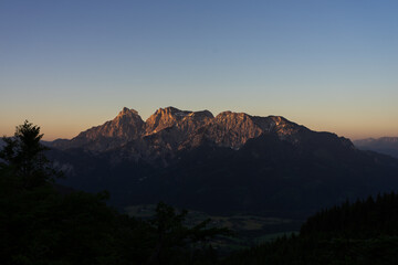Fototapeta na wymiar Blaue Stunde in den Alpen