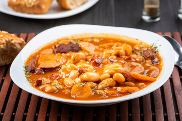 Baked beans with sausage and vegetables
