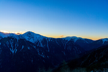 Fototapeta na wymiar 残照の北岳　南アルプス　鳳凰三山からの眺め