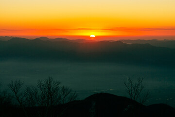 日の出　夜明け前の風景