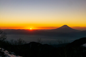 南アルプス（観音岳）　日の出　富士山