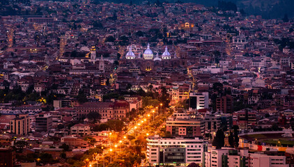 Ciudad de Cuenca-Ecuador en la noche