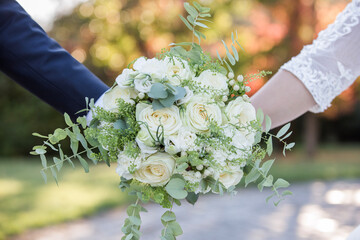 bride holding bouquet