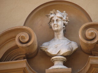detail of the sculpture in facade of building