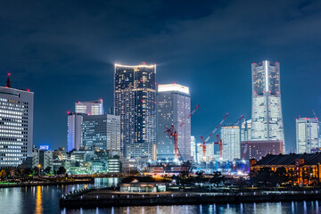 神奈川県横浜市大さん橋から見た全館点灯したみなとみらいの夜景