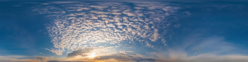 Obraz premium Dark blue sunset sky panorama with Cirrus clouds. Seamless hdr pano in spherical equirectangular format. Complete zenith for 3D visualization, game and sky replacement for aerial drone 360 panoramas.
