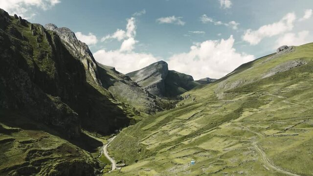 Hermoso paisaje de una monta&ntilde;a peruana para fondos y videos, Per&uacute; Jun&iacute;n 