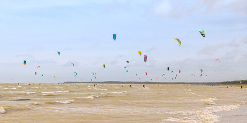 Kitesurf en baie de Somme sur la plage du Crotoy