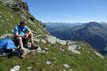 Wanderer am Riedkopf im Montafon