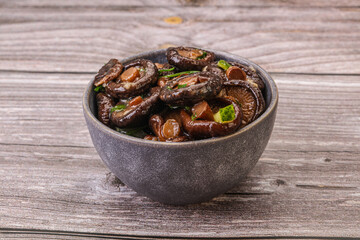 Marinated shiitake mushrooms with herbs