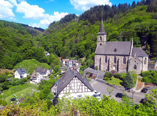 Kirche der Isenburg im Westerwald im Landkreis Neuwied.