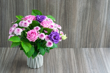 Fototapeta na wymiar Flower arrangement in a small vase