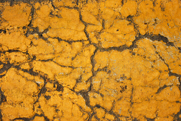 Rissige Farbe gelb