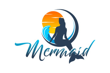 Obraz premium Silhouette Mermaid with drink glass at Sunset Beach for Cafe Bar Logo design