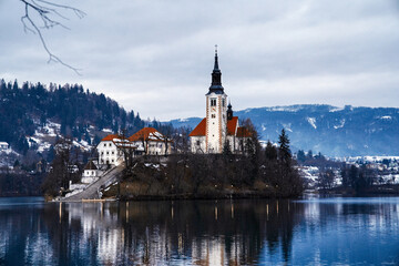 Fototapeta premium Lake Bled and Bled Island in winter, slovenia