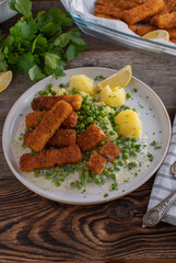 Fish sticks with vegetables, potatoes and sauce