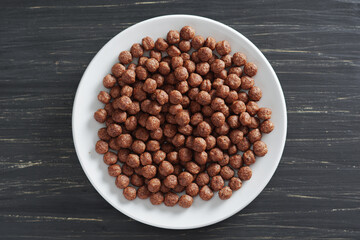 Dry chocolate flavored balls