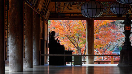 木仏と紅葉