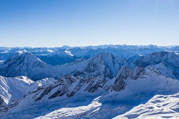 Fototapeta na wymiar Zugspitze, Deutschland am 18.12.2021, Panoramablick über die Alpen 