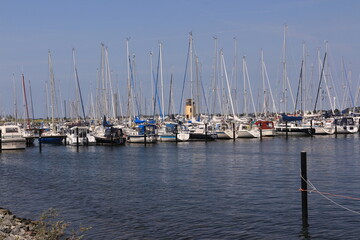 Blick auf den Yachthafen von Burg auf Fehmarn