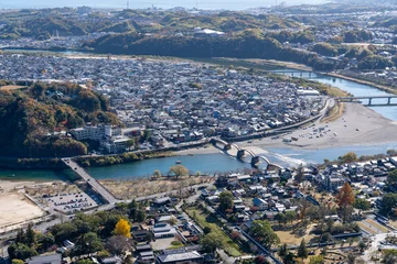 Papier Peint photo autocollant Le pont Kintai [Préfecture de Yamaguchi] Le pont de Kintaikyo et la ville d& 39 Iwakuni par beau temps