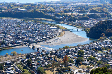 [Prefectuur Yamaguchi] Kintaikyo-brug en Iwakuni-stad bij mooi weer