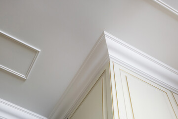 Detail of corner ceiling cornice with intricate crown molding. - obrazy, fototapety, plakaty