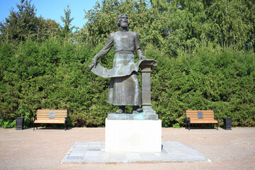 Obraz premium Monument to Remezov - the famous first cartographer of Siberia