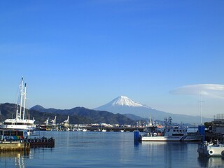＜静岡　清水＞清水港からみた富士山