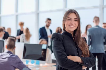 Foto op Plexiglas confident young business woman on the background of the office © ASDF