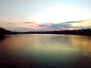 Naklejka premium sunset over the lake